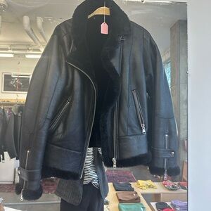 La bete shearling moto